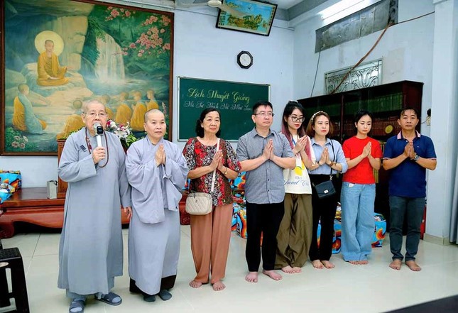 Ni trưởng Thích Từ Nhẫn phát biểu