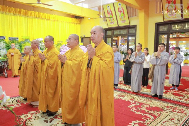 Tập thể Báo Giác Ngộ, Ban Thông tin - Truyền thông GHPGVN TP.HCM nhất tâm cầu nguyện