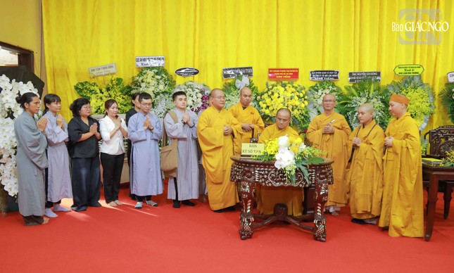 Ghi sổ tang lưu niệm