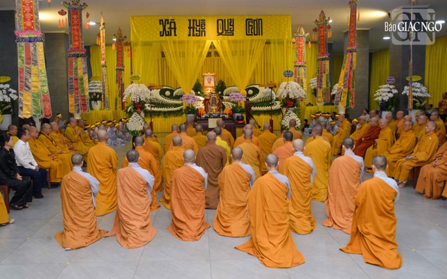 Quang cảnh lễ truy niệm trước lúc di quan