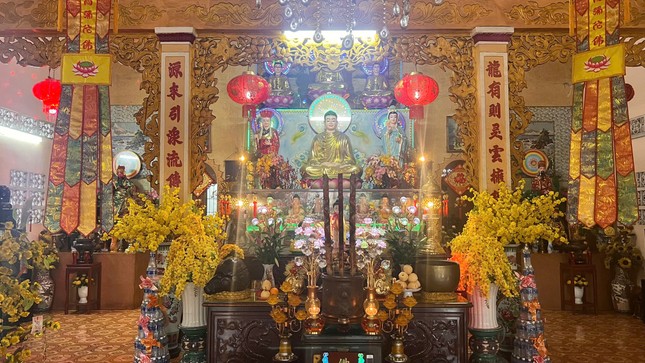 Chánh điện chùa Long Nguyên