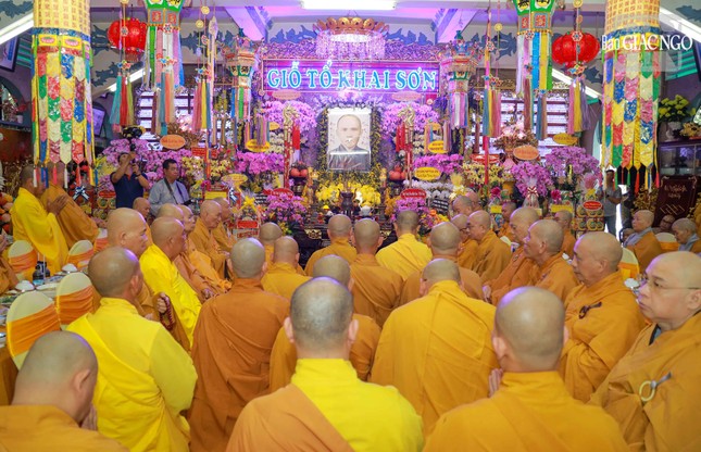 Quang cảnh buổi lễ tưởng niệm Quang cảnh buổi lễ tưởng niệm