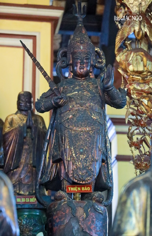 Tượng Thiện Báo...