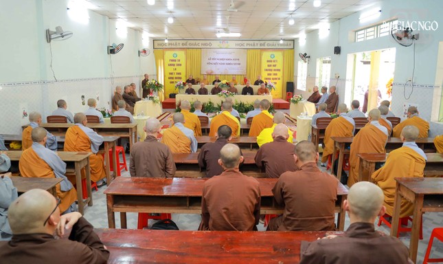 Quang cảnh Lễ tốt nghiệp khóa 27 và khai giảng năm học mới của Lớp Sơ cấp Phật học Tân Bình