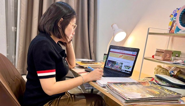 Tác giả Đoàn Quế Lâm đang đọc Giác Ngộ online Tác giả Đoàn Quế Lâm đang đọc Giác Ngộ online