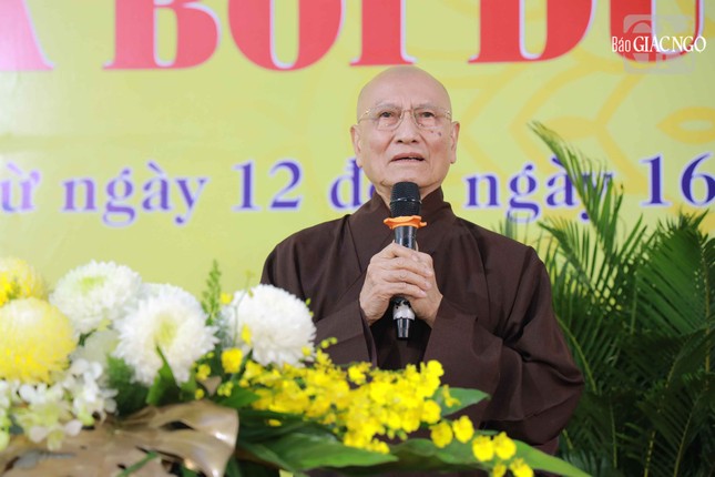 Thượng tọa Thích Nguyên Chơn ban đạo từ Thượng tọa Thích Nguyên Chơn ban đạo từ