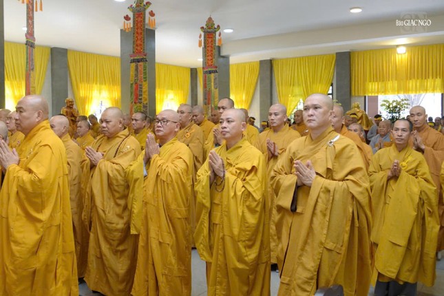 Chư tôn đức thành kính tưởng niệm