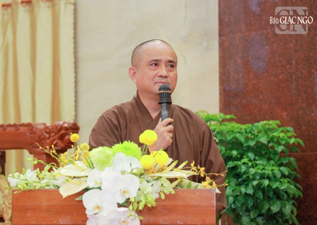 Thượng tọa Thích Tâm Hải, Ủy viên Thường trực Ban Trị sự kiêm Trưởng ban Thông tin - Truyền thông Phật giáo TP.HCM chia sẻ ý nghĩa của Khóa bồi dưỡng Trí tuệ nhân tạo (AI) và chuyển đổi số