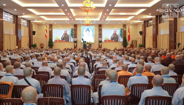 8 giờ sáng ngày mai, 22-12, Hòa thượng Thích Thiện Thống, Phó Chủ tịch Hội đồng Trị sự, Phó Trưởng ban kiêm Chánh Thư ký Ban Tăng sự T.Ư chia sẻ đến Tăng Ni tham dự Tuần huân tu và Khóa bồi dưỡng trụ trì năm 2025 về chủ đề "Công tác Tăng sự hiện nay"