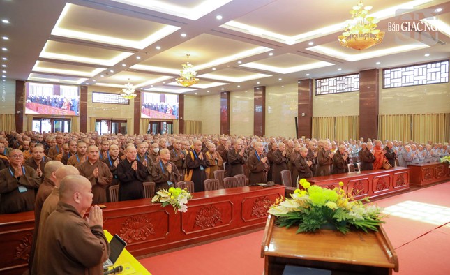 Chư tôn đức niệm Phật cầu gia hộ