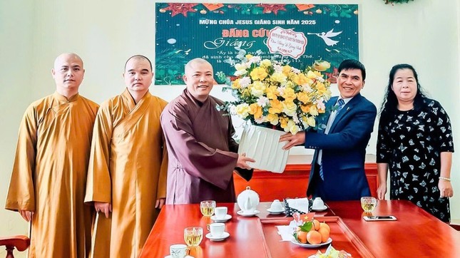 Thượng tọa Thích Tâm Chính chúc mừng đến Hội thánh Tin Lành Thanh Hóa