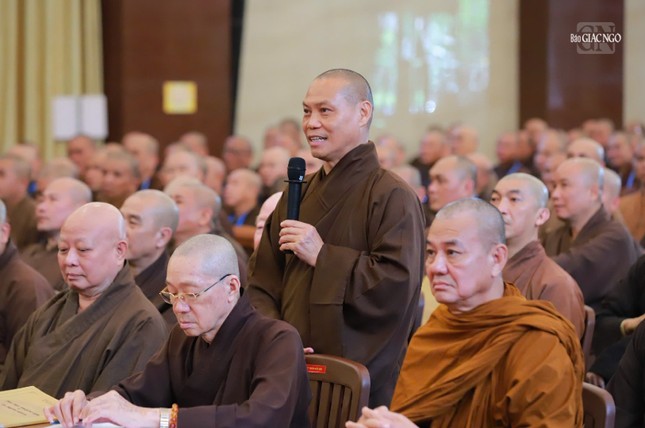 Thượng tọa Thích Trí Chơn đặt câu hỏi