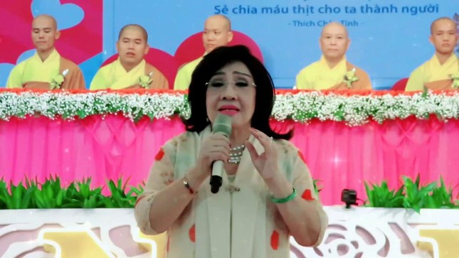 NSND Lệ Thủy hát trong lễ Vu Lan báo hiếu NSND Lệ Thủy hát trong lễ Vu Lan báo hiếu