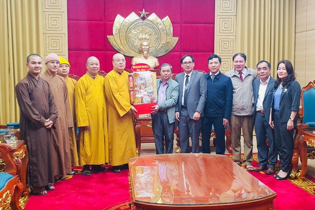 Ban Trị sự GHPGVN thăm và tặng quà lãnh đạo Tỉnh ủy nhân dịp tết cổ truyền Tân Sửu 2021 Ban Trị sự GHPGVN thăm và tặng quà lãnh đạo Tỉnh ủy nhân dịp tết cổ truyền Tân Sửu 2021