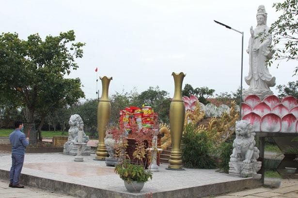 Hành lễ gọn nhẹ để góp phần phòng chống dịch bệnh mà vẫn phục vụ nhu cầu tâm linh của người dân Hành lễ gọn nhẹ để góp phần phòng chống dịch bệnh mà vẫn phục vụ nhu cầu tâm linh của người dân