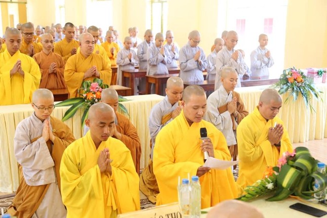 Tăng sinh Thích Phước Hạnh tri ân Ban Giám hiệu, giáo thọ sư Tăng sinh Thích Phước Hạnh tri ân Ban Giám hiệu, giáo thọ sư