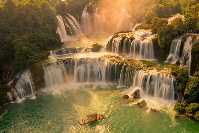 Thác Bản Giốc chiều thu - Ảnh: Phạm Chí Công