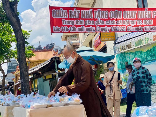 Những phần cơm chay được chùa Bát Nhã chuẩn bị chu đáo Những phần cơm chay được chùa Bát Nhã chuẩn bị chu đáo