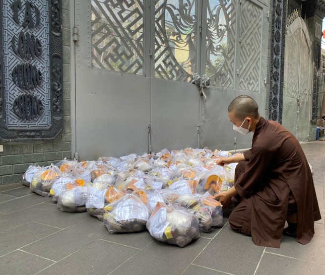 Những túi quà được chuẩn bị chu đáo dành tặng những người khó khăn trong mùa Covid-19 Những túi quà được chuẩn bị chu đáo dành tặng những người khó khăn trong mùa Covid-19