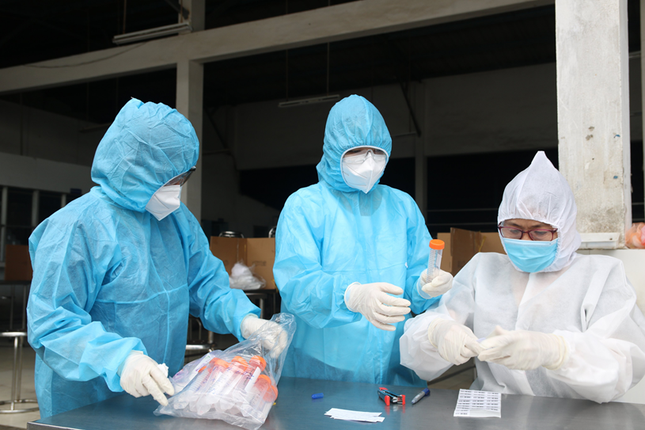 Tổ chức lấy mẫu xét nghiệm tầm soát tại các doanh nghiệp Tổ chức lấy mẫu xét nghiệm tầm soát tại các doanh nghiệp