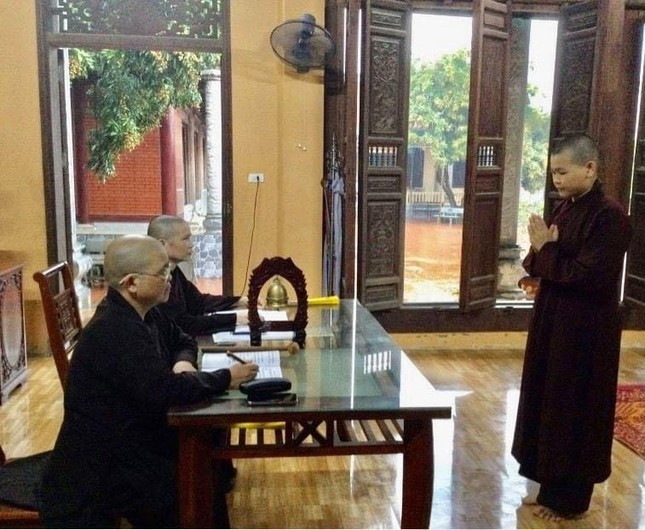 Các giới tử lần lượt trả lời câu hỏi của Ban Giám khảo