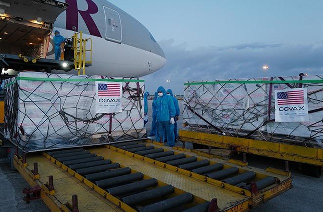 Chiếc máy bay chở hơn 2 triệu liều Vaccnine do Mỹ tài trợ đã hạ cánh xuống sân bay Nội Bài (Hà Nội) - Ảnh: Ngọc Thành Chiếc máy bay chở hơn 2 triệu liều Vaccnine do Mỹ tài trợ đã hạ cánh xuống sân bay Nội Bài (Hà Nội) - Ảnh: Ngọc Thành