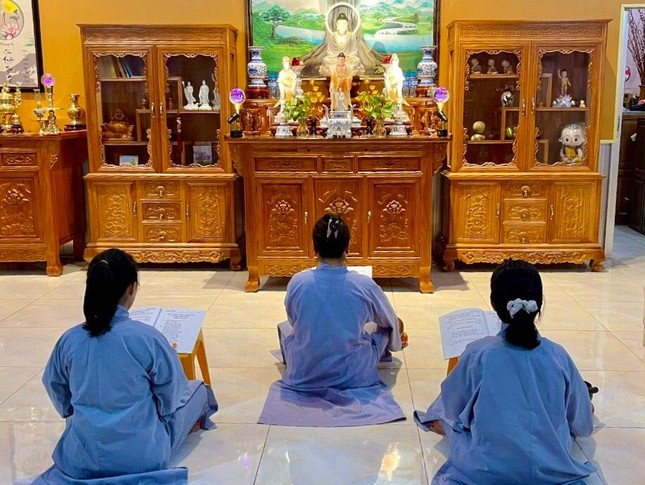 Gia đình Phật tử Bảo Quang trong thời kinh tại gia Gia đình Phật tử Bảo Quang trong thời kinh tại gia