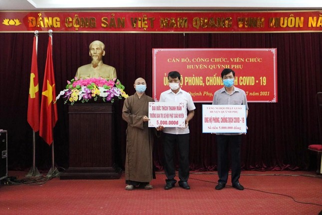 Đại đức Thích Thanh Mẫn ủng hộ quỹ phòng chống dịch Covid -19 của huyện Quỳnh Phụ