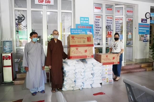 Chùa Từ Xuyên ủng hộ chương trình “Bữa cơm 0 đồng” của Bệnh viện Đa khoa tư nhân Hoàng An