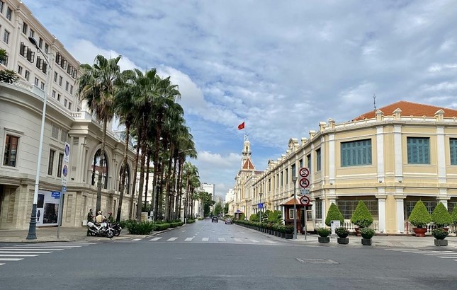 Một góc Sài Gòn vắng lặng trong những ngày giãn cách xã hội theo Chỉ thị 16 Một góc Sài Gòn vắng lặng trong những ngày giãn cách xã hội theo Chỉ thị 16