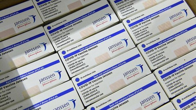 Vắc-xin Covid-19 của Johnson &amp; Johnson được sử dụng tại Mỹ - Ảnh: NY Times