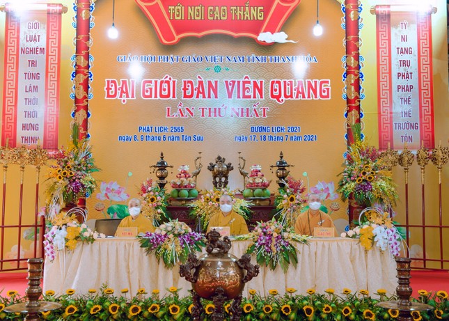 Hội đồng Giới sư Tăng đăng đàn truyền giới Hội đồng Giới sư Tăng đăng đàn truyền giới