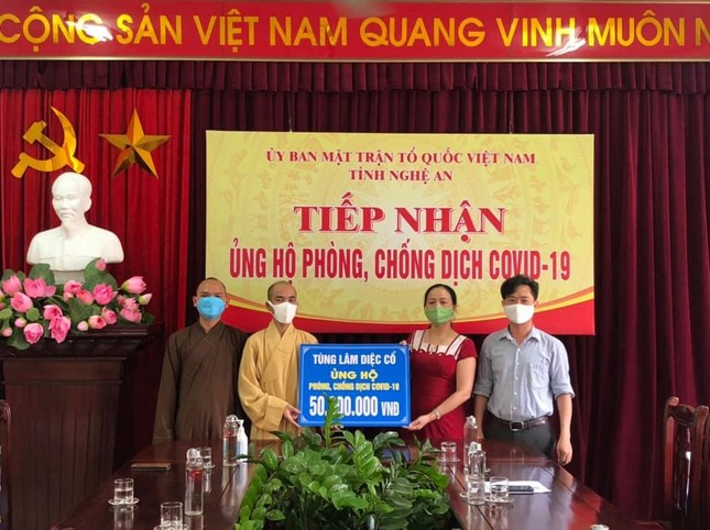 Chư Tăng chùa Diệc trao ủng hộ 50 triệu đồng đến quỹ phòng, chống dịch Covid-19
