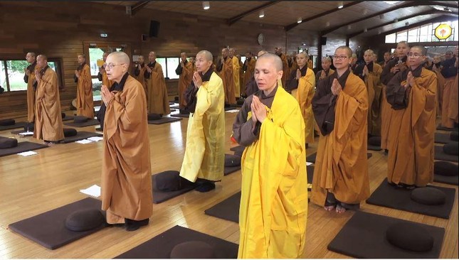 Thời kinh của Tăng thân Làng Mai Thời kinh của Tăng thân Làng Mai