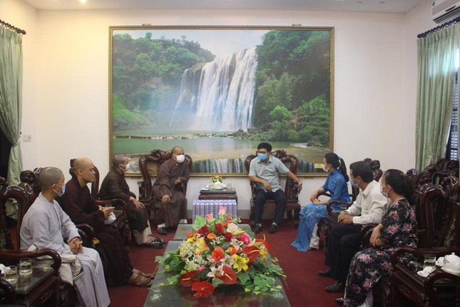 Chủ tịch Ủy ban MTTQVN tỉnh Thừa Thiên Huế Nguyễn Nam Tiến tiếp đoàn Chủ tịch Ủy ban MTTQVN tỉnh Thừa Thiên Huế Nguyễn Nam Tiến tiếp đoàn