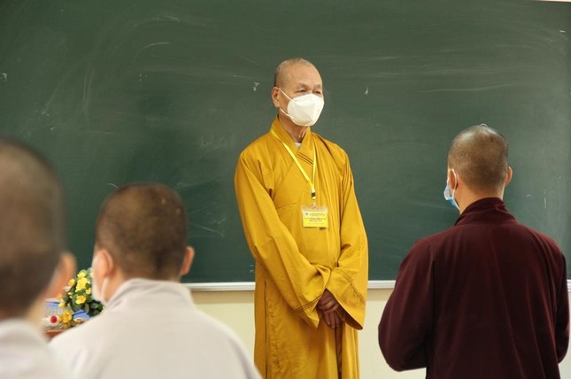 Hòa thượng Viện trưởng - Chủ tịch Hội đồng tuyển sinh khuyến tấn thí sinh tham gia kỳ thi Hòa thượng Viện trưởng - Chủ tịch Hội đồng tuyển sinh khuyến tấn thí sinh tham gia kỳ thi