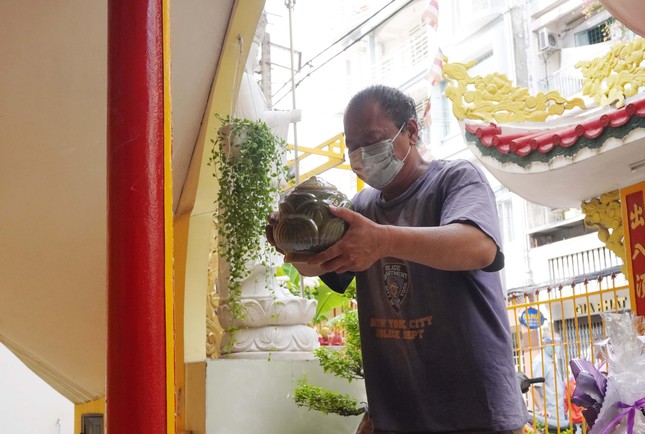 Hũ cốt mẹ của anh L.T.T (quận 10) cũng xin được gửi thờ tạm ở chùa Hũ cốt mẹ của anh L.T.T (quận 10) cũng xin được gửi thờ tạm ở chùa