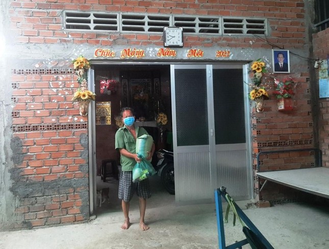 San sẻ yêu thương đến với những hộ gia đình khó khăn