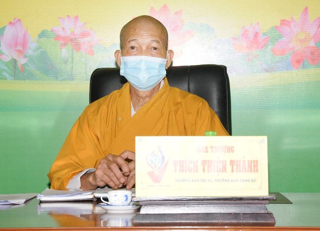 Hòa thượng Thích Thiện Thành chủ trì phiên họp Hòa thượng Thích Thiện Thành chủ trì phiên họp