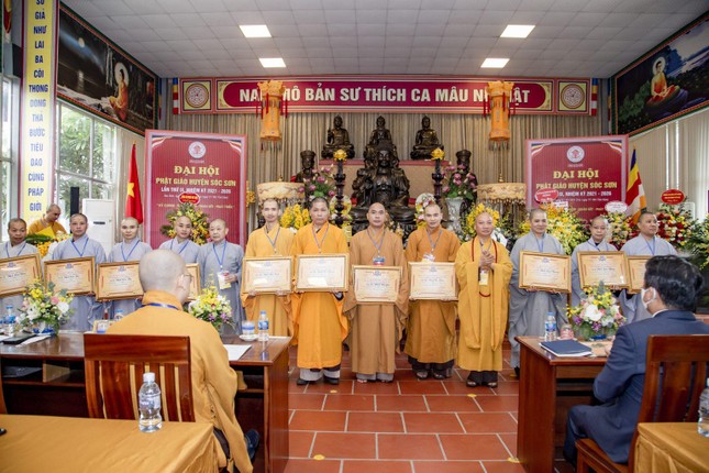 Tập thể, cá nhân nhận Bằng tuyên dương công đức