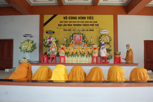 Chư tôn đức cung kính đảnh lễ Giác linh Đức Pháp chủ GHPGVN Chư tôn đức cung kính đảnh lễ Giác linh Đức Pháp chủ GHPGVN