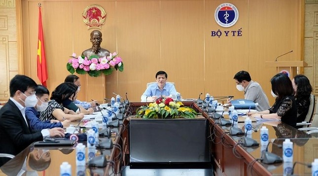 Bộ trưởng Y tế Nguyễn Thanh Long trong cuộc họp với các đơn vị liên quan về công tác tiêm chủng vắc-xin phòng Covid-19 cho trẻ em, ngày 26-10 - Ảnh: Trần Minh Bộ trưởng Y tế Nguyễn Thanh Long trong cuộc họp với các đơn vị liên quan về công tác tiêm chủng vắc-xin phòng Covid-19 cho trẻ em, ngày 26-10 - Ảnh: Trần Minh