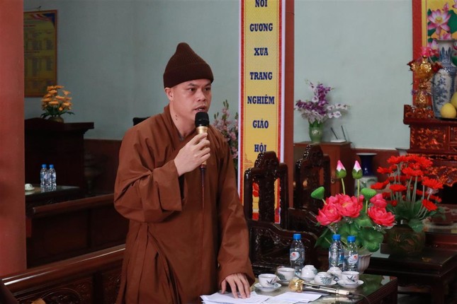 Đại đức Thích Thanh Ân phân chia phòng xá và phân công chức sự cho các giới tử Đại đức Thích Thanh Ân phân chia phòng xá và phân công chức sự cho các giới tử