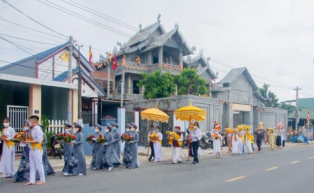 Phật tử nhiễu Phật Phật tử nhiễu Phật