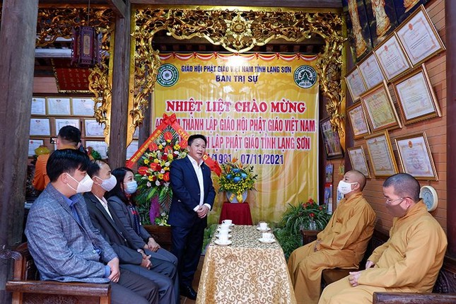 Ông Nguyễn Khắc Phương, Phó Giám đốc Sở Nội vụ tỉnh Lạng Sơn phát biểu chúc mừng Ông Nguyễn Khắc Phương, Phó Giám đốc Sở Nội vụ tỉnh Lạng Sơn phát biểu chúc mừng