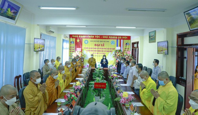 Chư tôn đức niệm Phật cầu gia hộ