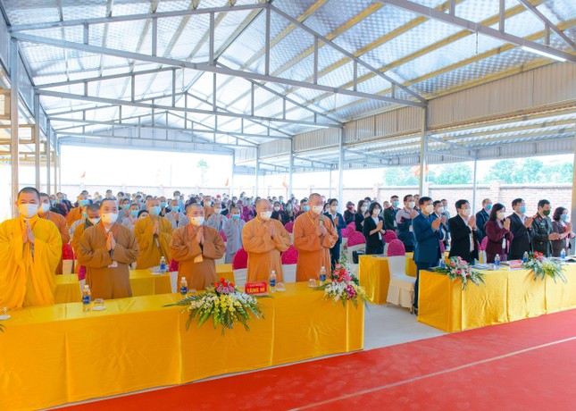 Chư tôn đức Tăng, Ni, Phật tử và đại biểu niệm Phật cầu gia hộ