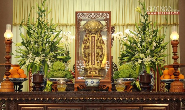 Hương án Trưởng lão Hòa thượng tại thiền thất Hương án Trưởng lão Hòa thượng tại thiền thất