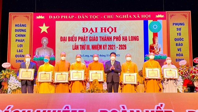 Trao Giấy khen cho các tập thể và cá nhân xuất sắc