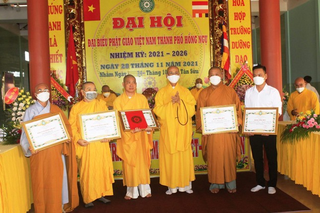 Tập thể, cá nhân nhận Bằng tuyên dương công đức Tập thể, cá nhân nhận Bằng tuyên dương công đức